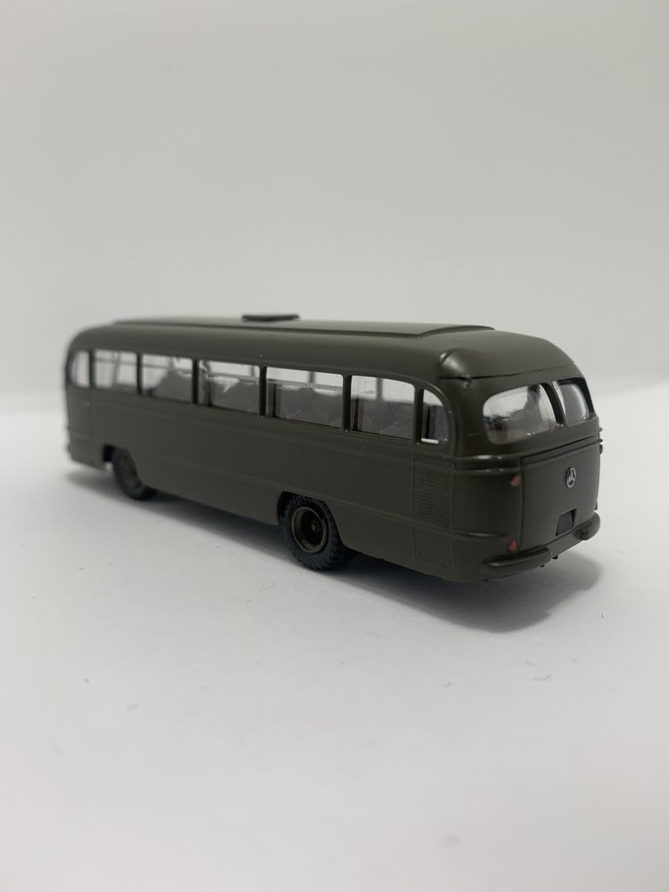 Mercedes O 321 da Roco na escala H0 1/87