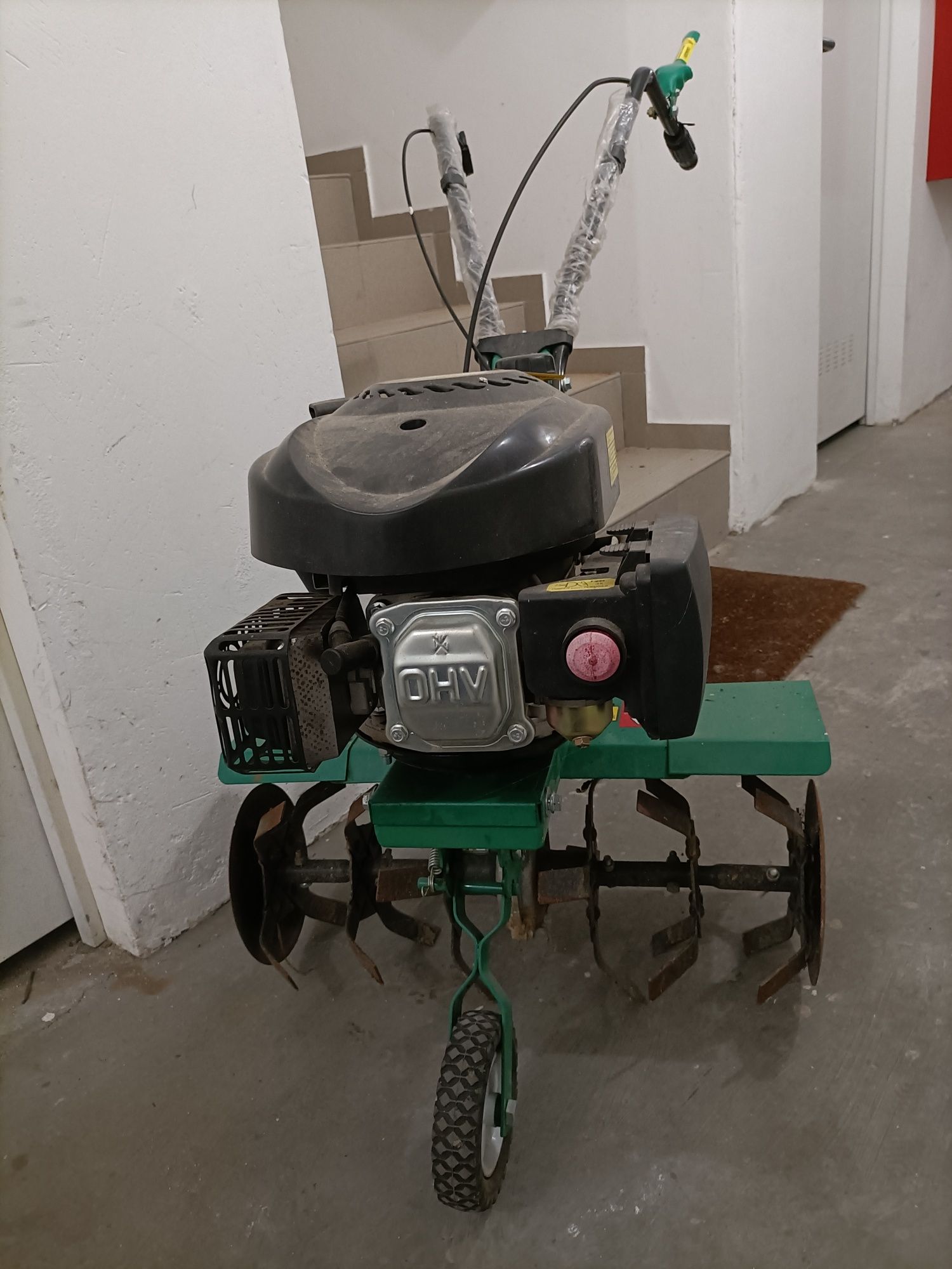 Motocultivador em boas condições