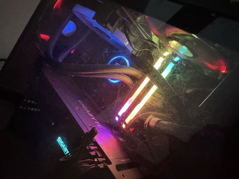 Torre PC Gaming Desktop c/ Ryzen5 5600x e AMD 6700 XT
