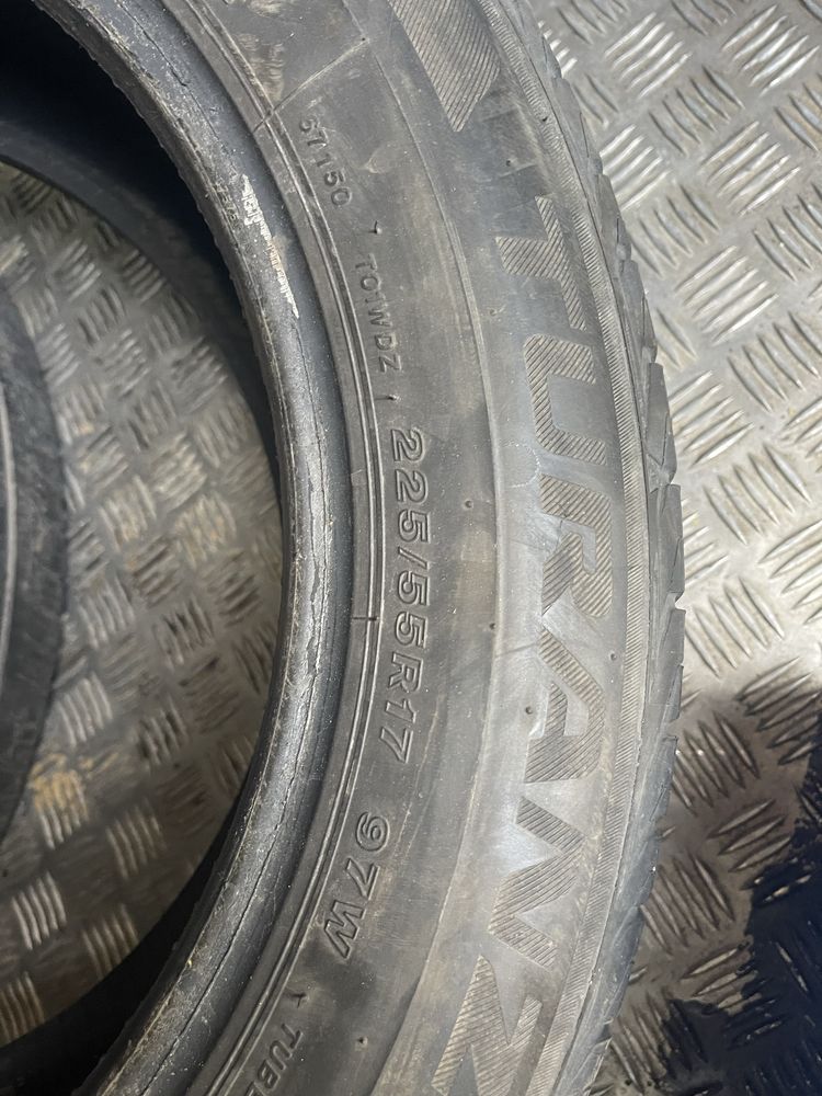 Opony letnie Bridgestone 225/55R17.