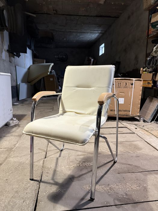 Продам новые стулья