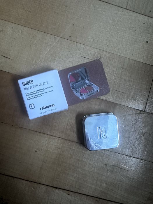 Rabanne Mini Blushy Palette-Koloryzujący róż w formie balsamu