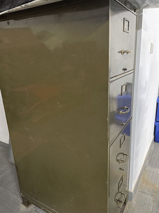 Arquivador metálico antigo