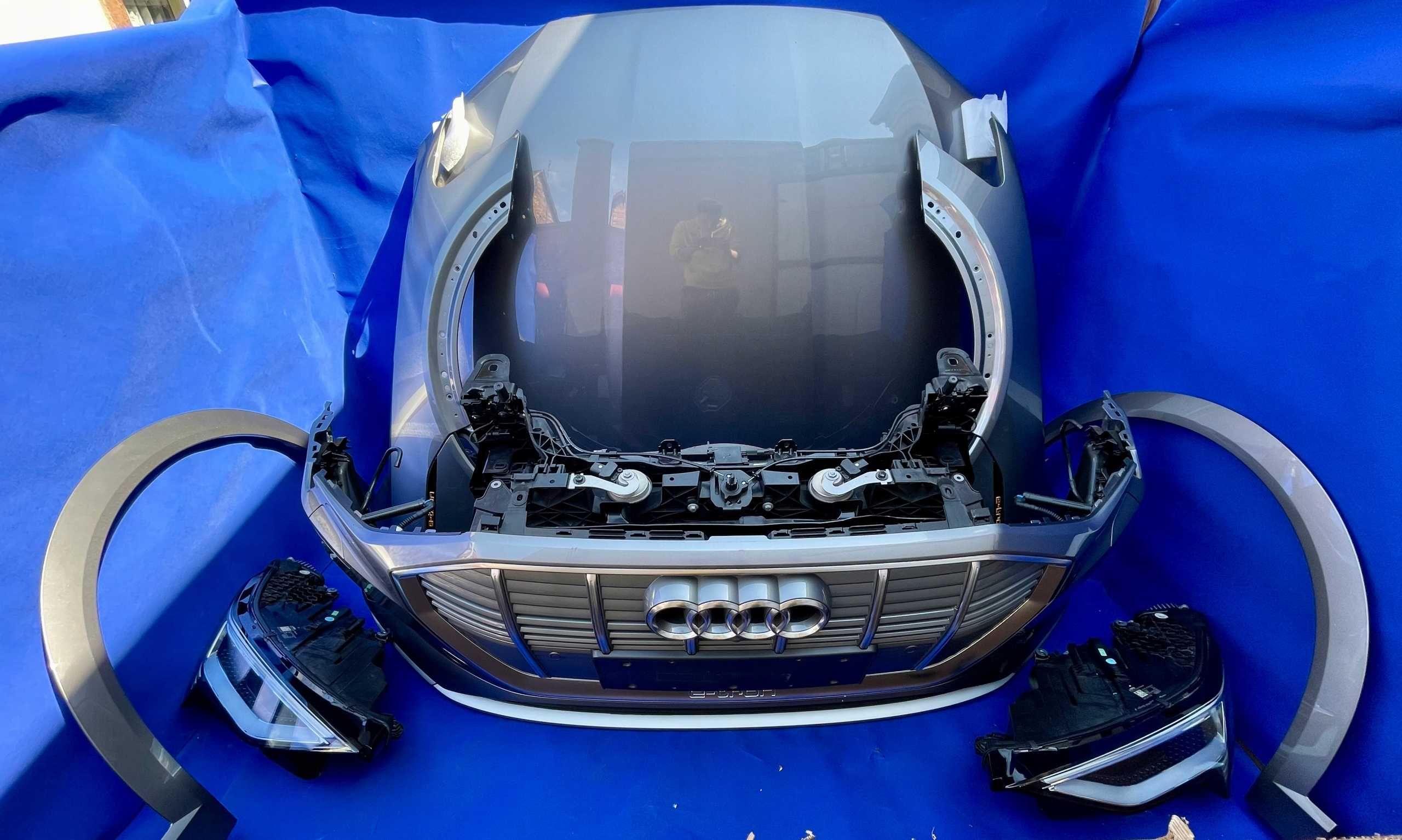 audi etron капот ауді етрон
