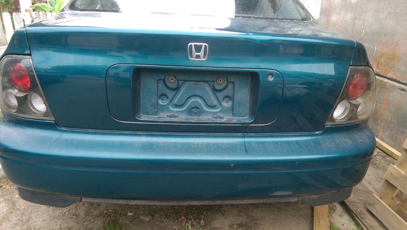 Крышка багажника и заднее стекло  Хонда Аккорд 5