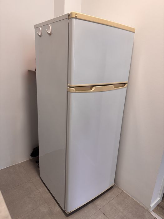 Frigorífico 2 portas KUNFT 240 – Usado, a funcionar