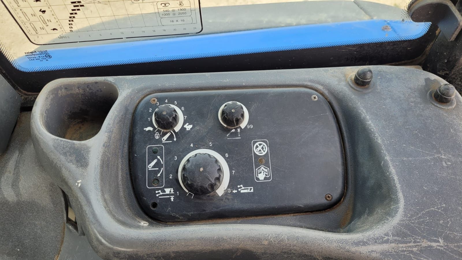 New Holland TS100