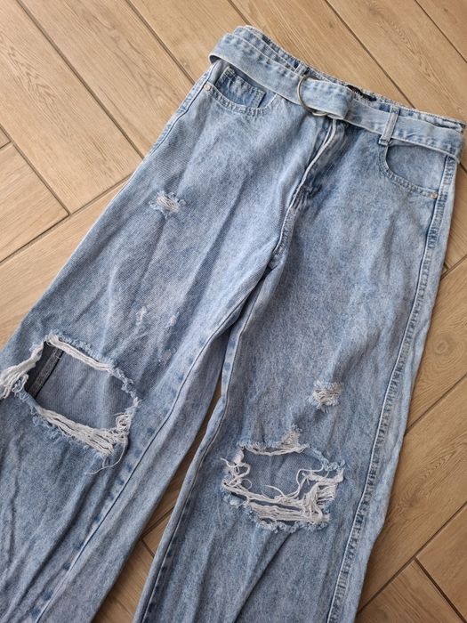 Jeansy  , szerokie z dziurami 152