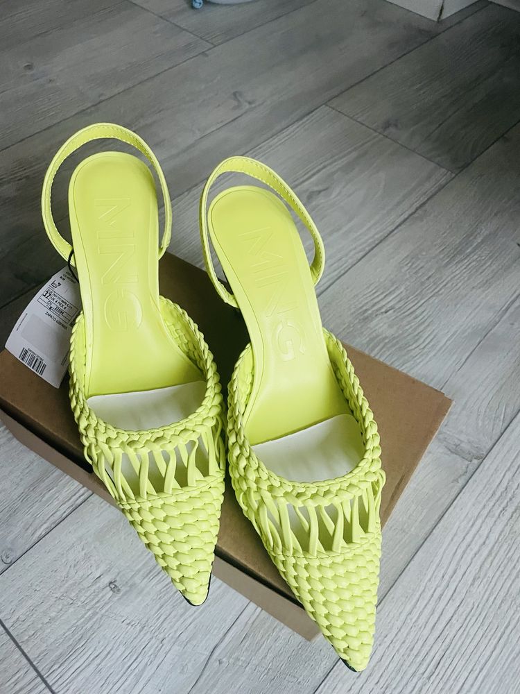 Босоніжки Mango нові 37 розмір