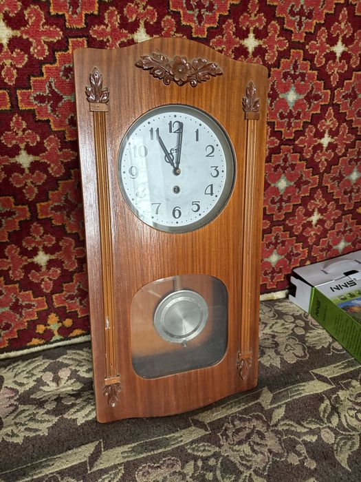 Настінний годинник