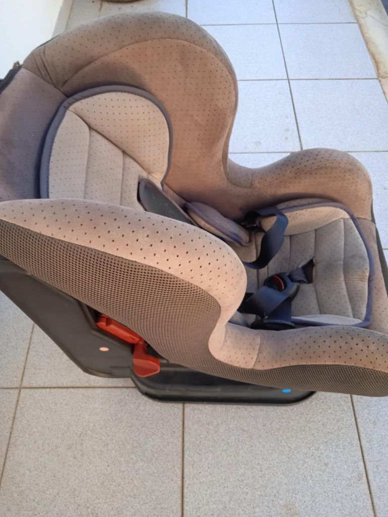Vendo cadeira para criança dos 0-18 k