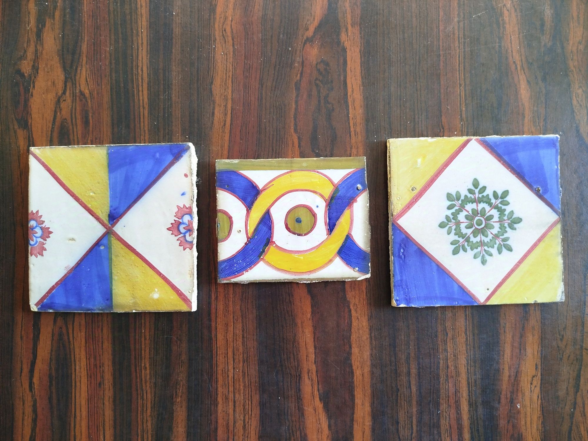 Azulejos seculares | policromos | chacota e pintura manuais | tiles |