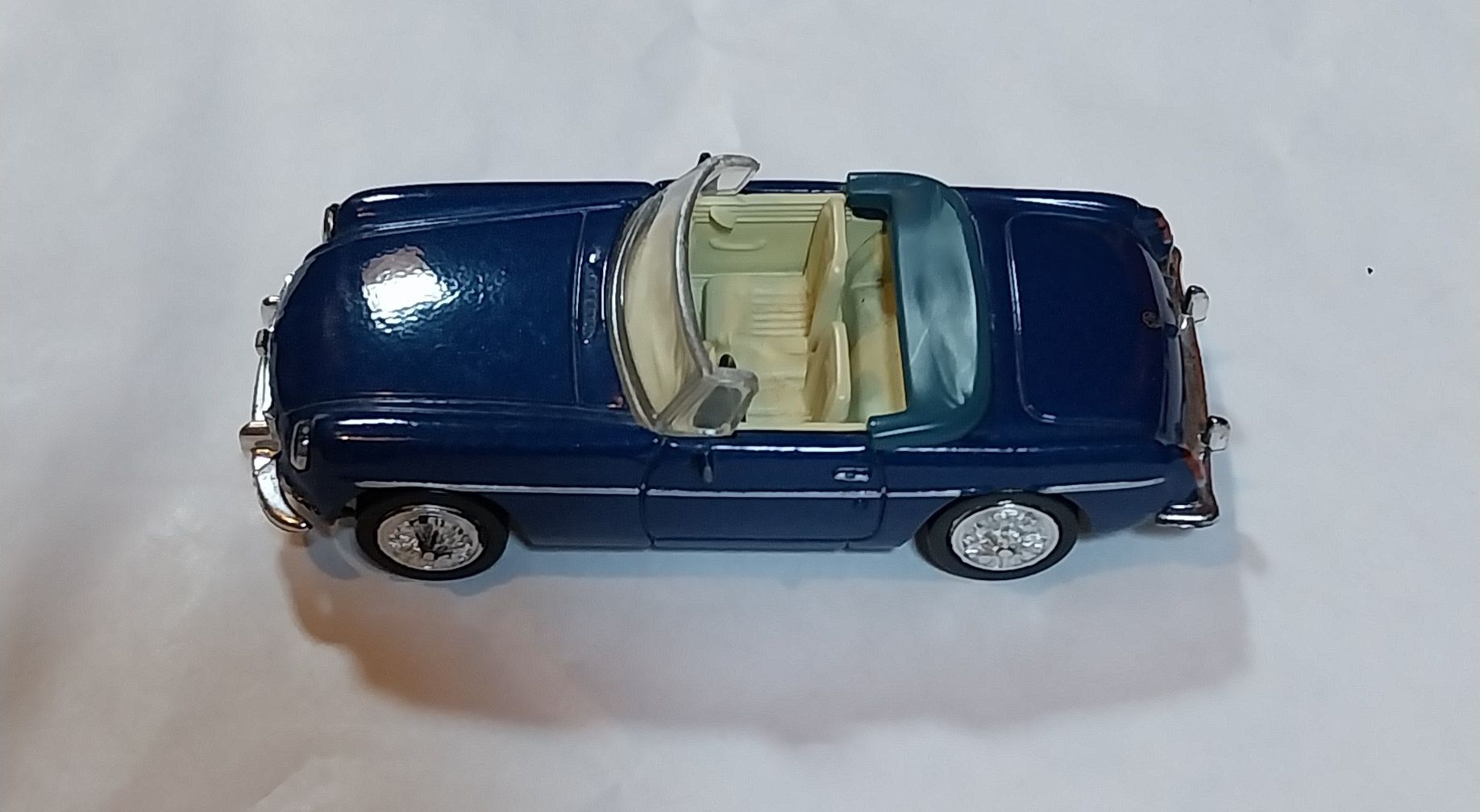 Miniatura em escala 1/43 Mgb