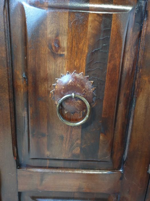 Kolonialny kredens wykonany z litego palisandru indyjskiego. Dostawa.