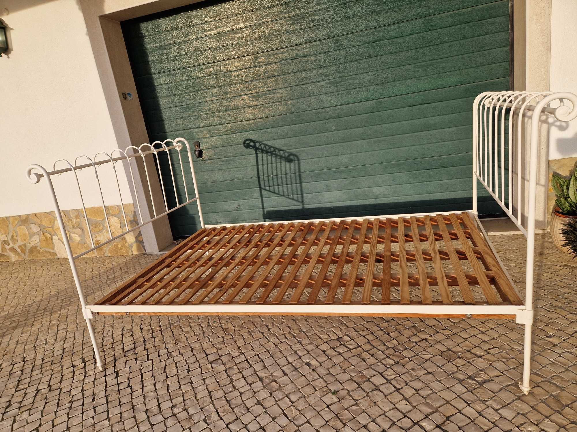 CAMA DE FERRO com estrado e colchão