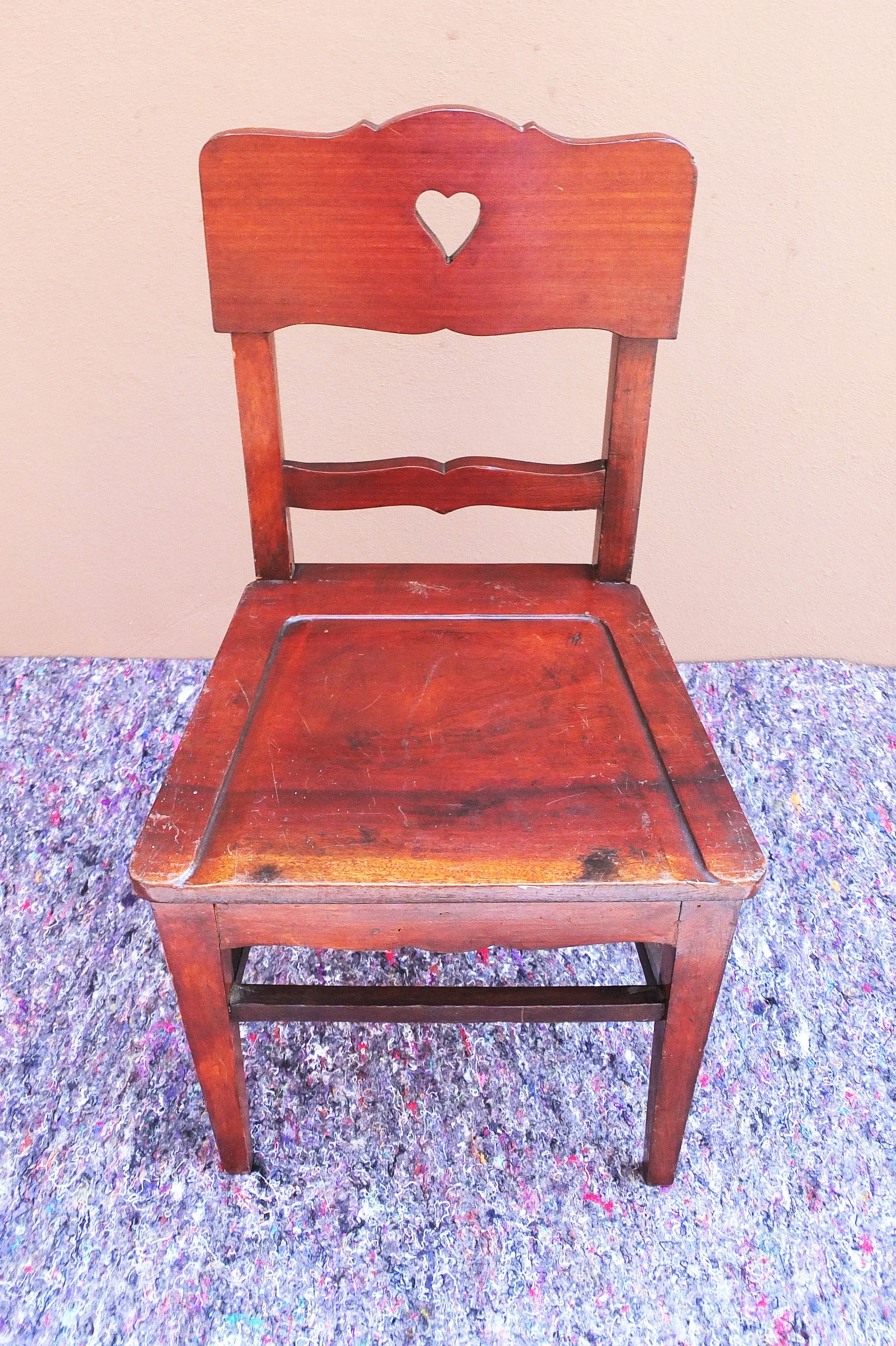 Cadeira rústica em madeira