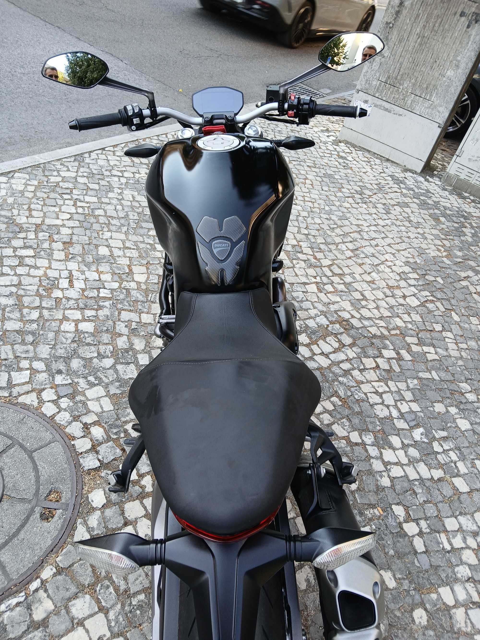 Ducati Monster 821 Dark