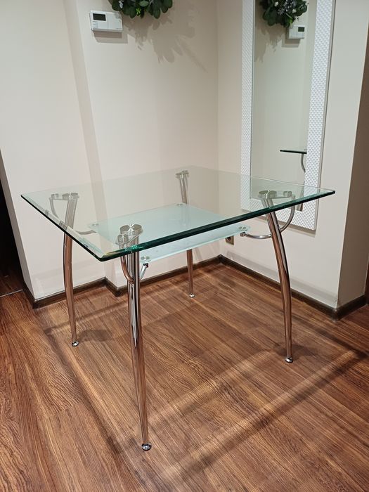 Stół szklany oraz krzesła sprzedam.