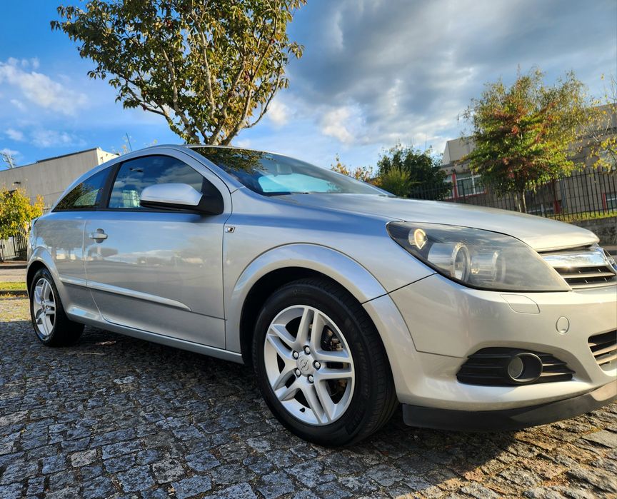 Opel Astra  GTC - Oportunidade