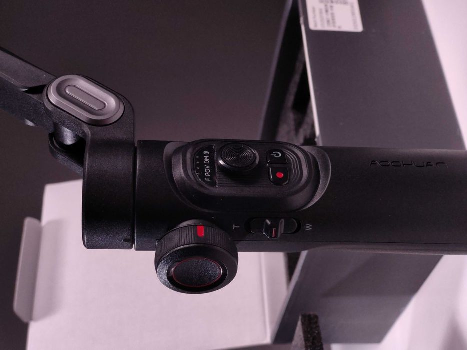 Триосьовий стабілізатор AOCHUAN SMART XE