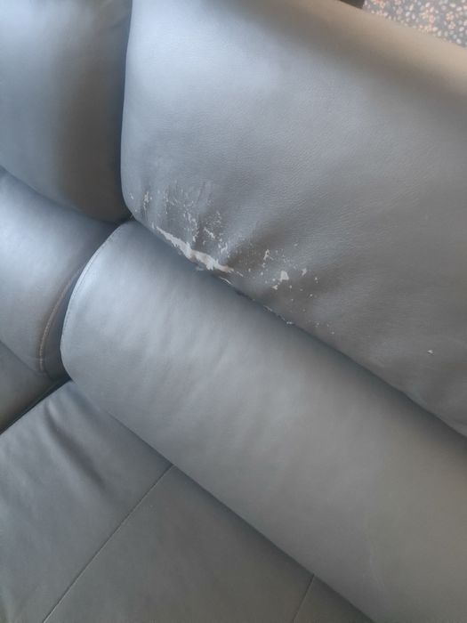 Sofá em pele (napa) preta c/ cheeselong