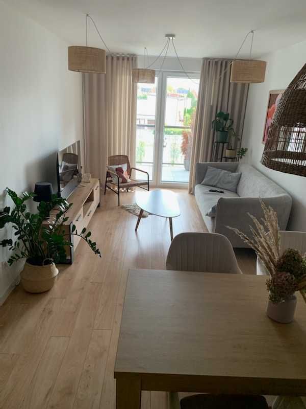 Wynajmę apartament - os. Karolinki 3 pok. (60 m2)