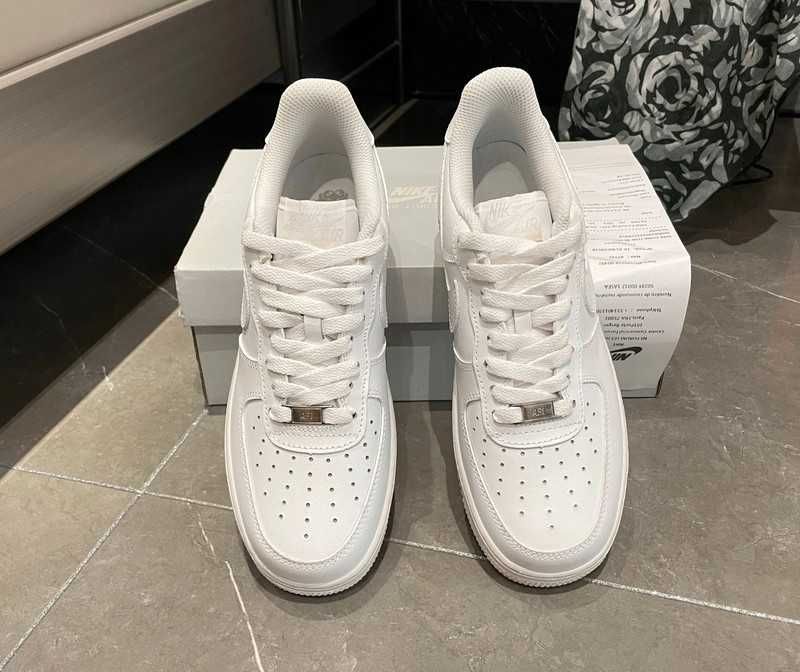 Buty/Nike_AirForce1White "Nowe Trampki"  Roz.42