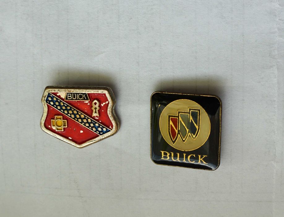 komplet przypinek Buick