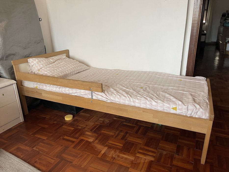 Cama criança com estrado e colchão