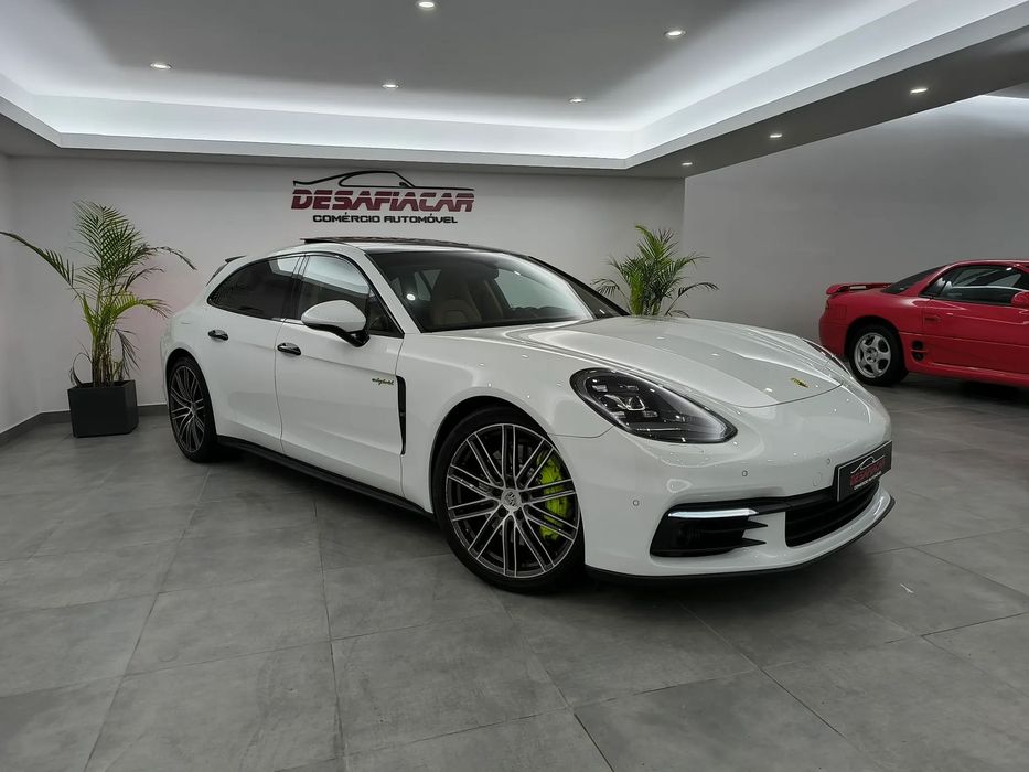 Porsche Panamera Sport Turismo 4 E-Hybrid