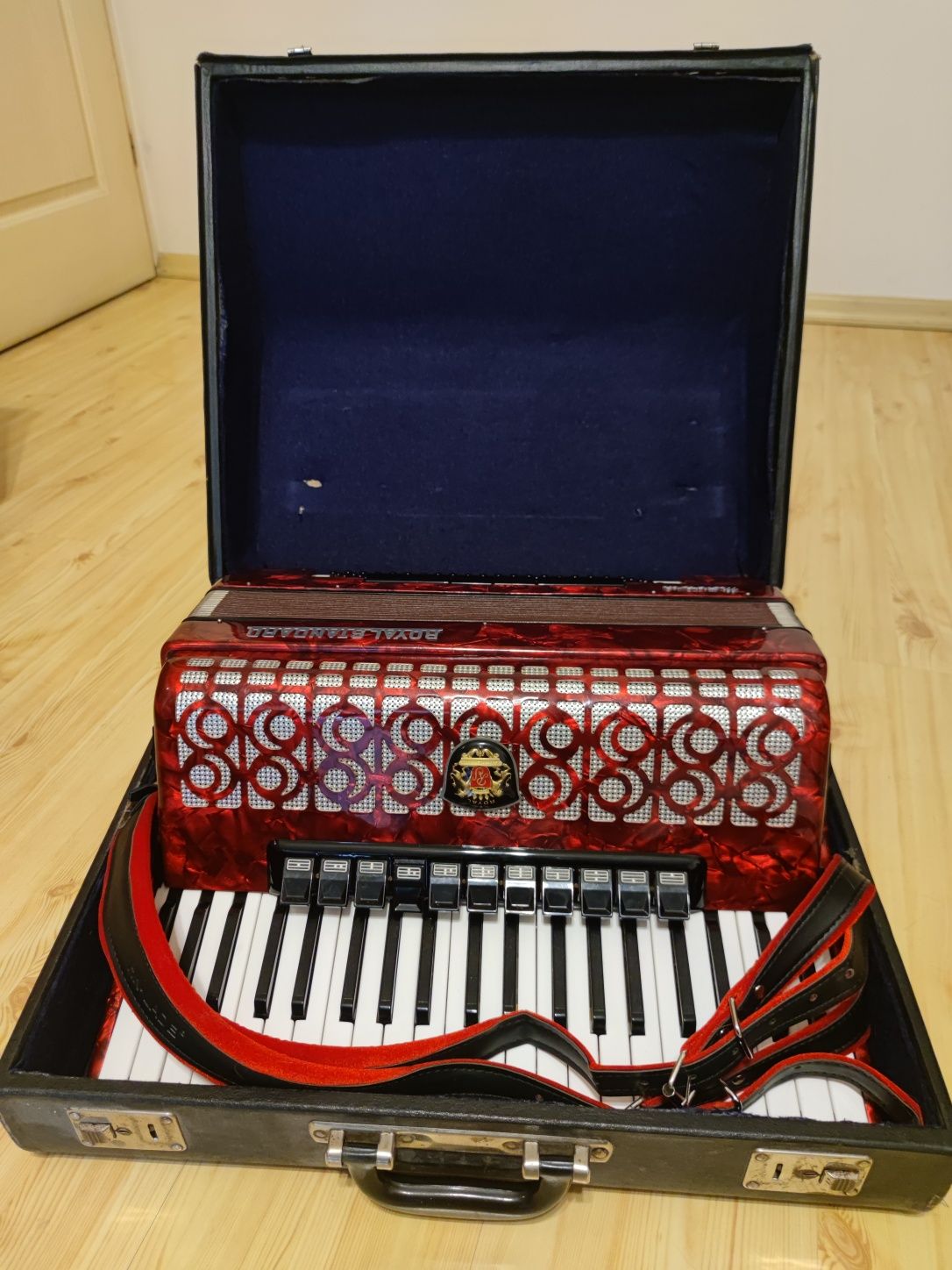 Akordeon Royal Standard - Montana 120 basów