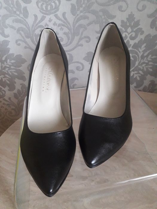 Buty na obcasie-nowe.