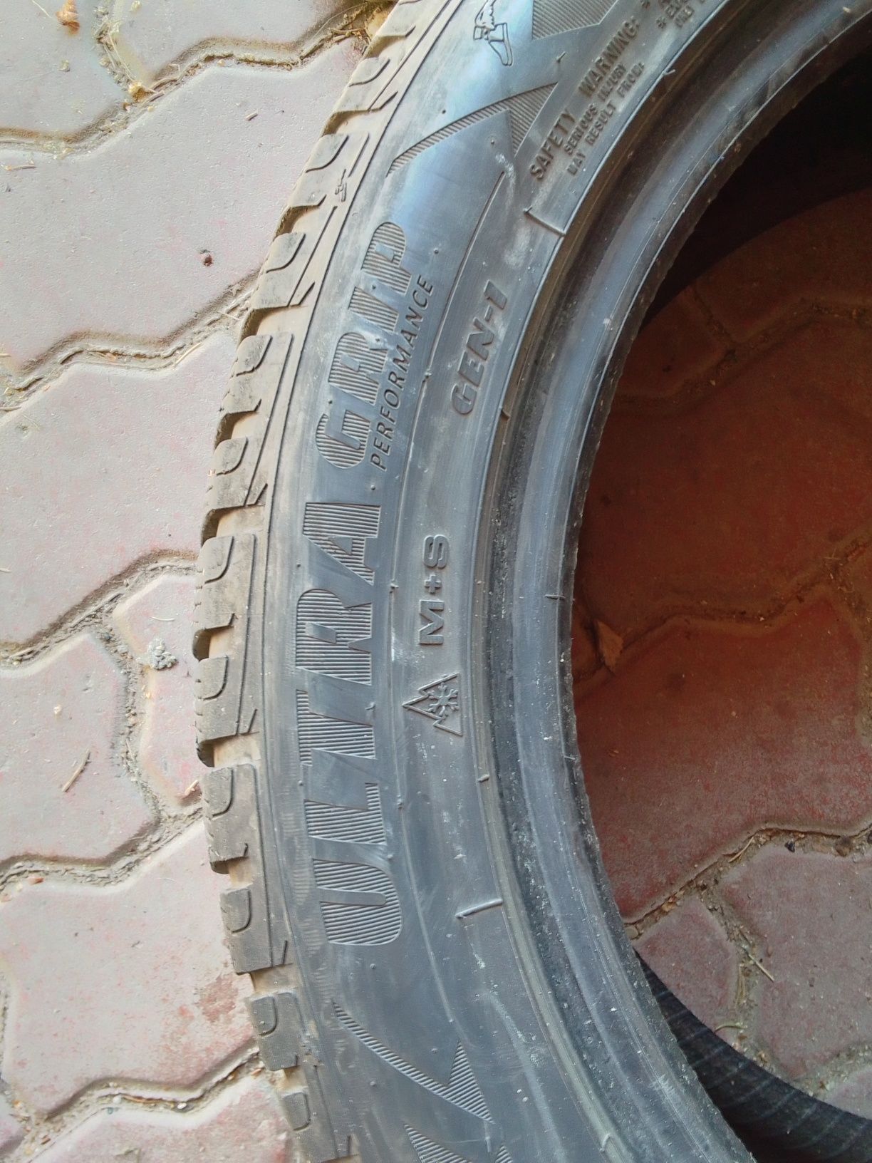 Opona zimowa 235/50r17 GOODYEAR