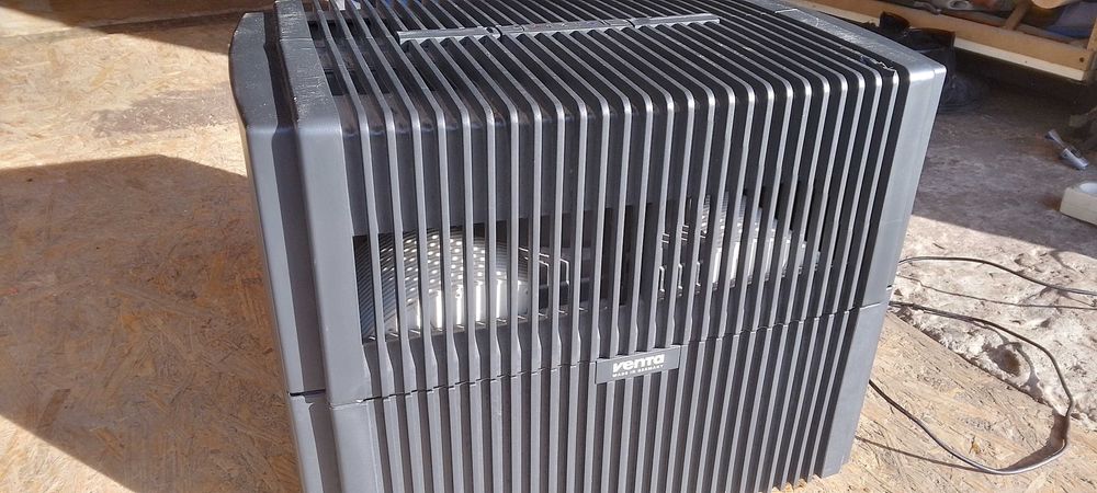 Мощный увлажнитель воздуха Venta LW44 Black