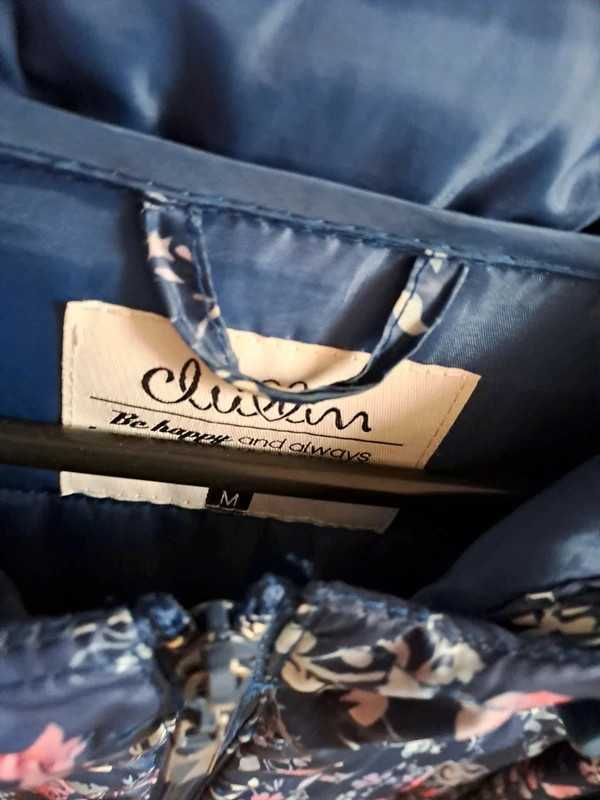 Kurtka damska pikowana w kwiaty z kapturem Chillin Cropp M/38