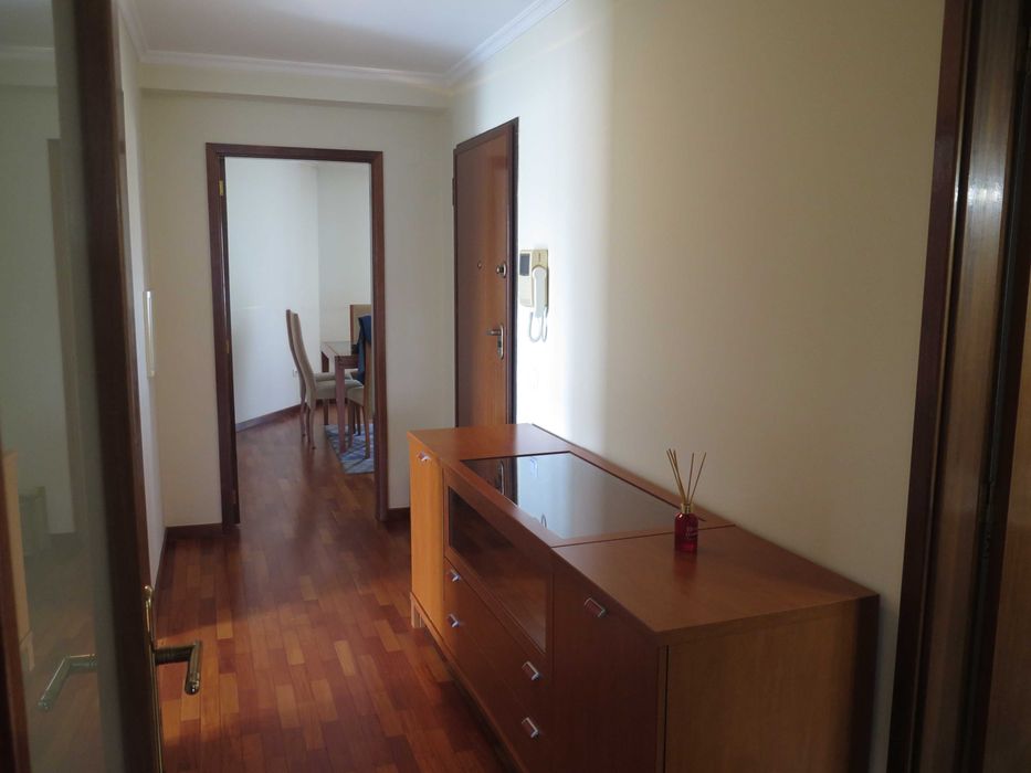 ARRENDA-SE T2 mobilado-Rua do Tronco-S. Mamede Infesta( à via norte)