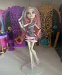 Monster High G1 Rochelle Goyle Ghouls Night Out lalka i stojak