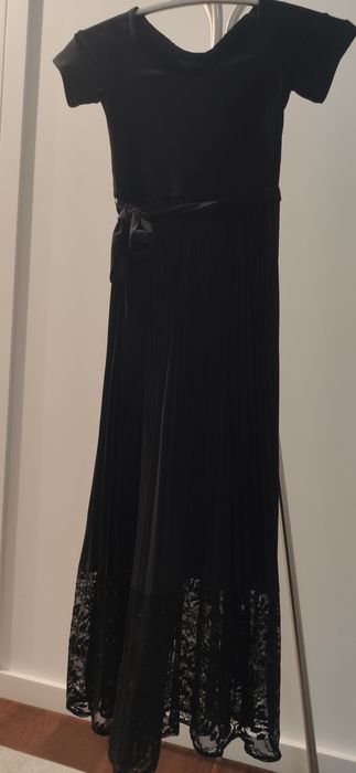 Vestido Guess, plissado, preto com aplicação de renda