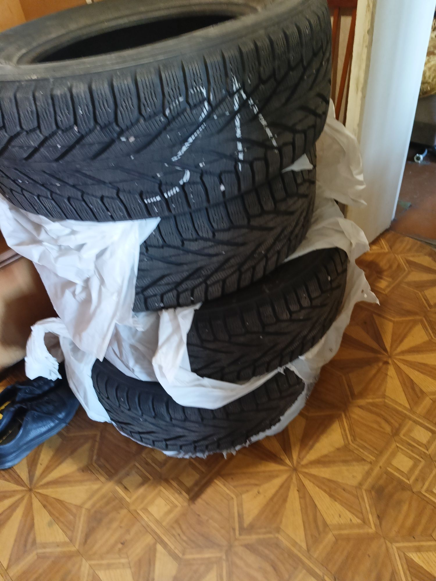 Шини Nokian Hakkapeliitta R2 SUV 265/60 R18 104R ЗИМА 4 шт. компл.