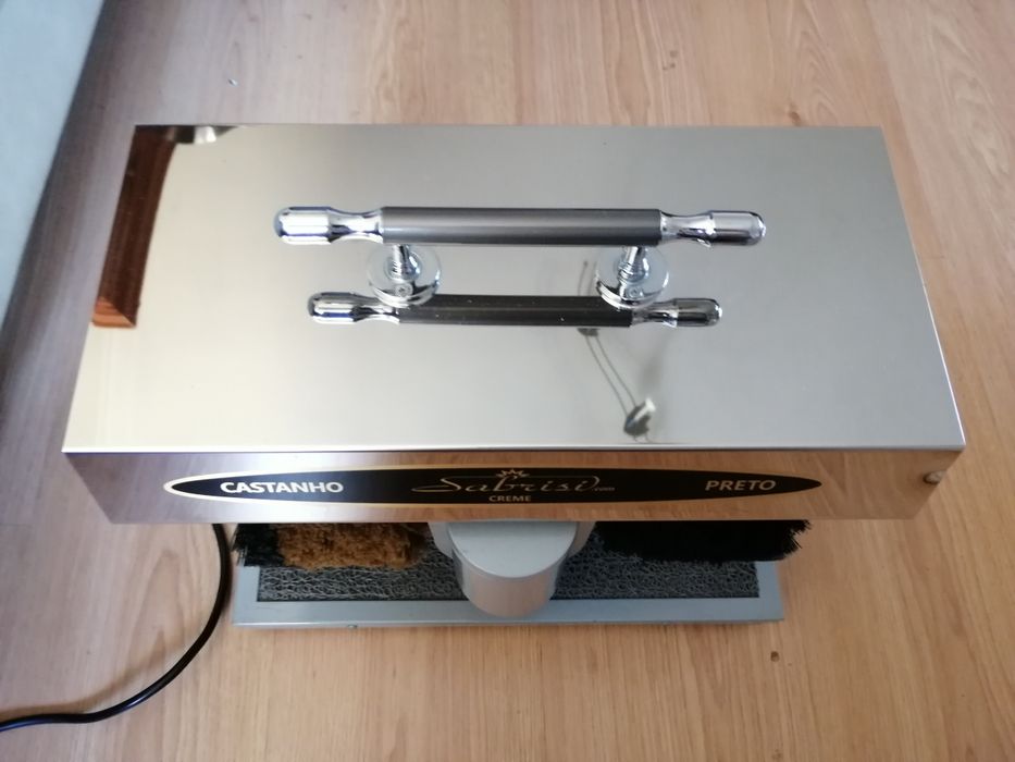 Máquina de engraxar e polir sapatos marca Sabrisi