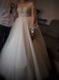 Весільна сукня разом із шубкою