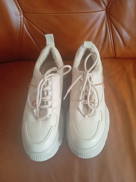 Sneakersy na platformie