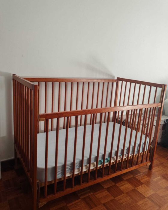 Berço de Madeira com colchão  - Como novo