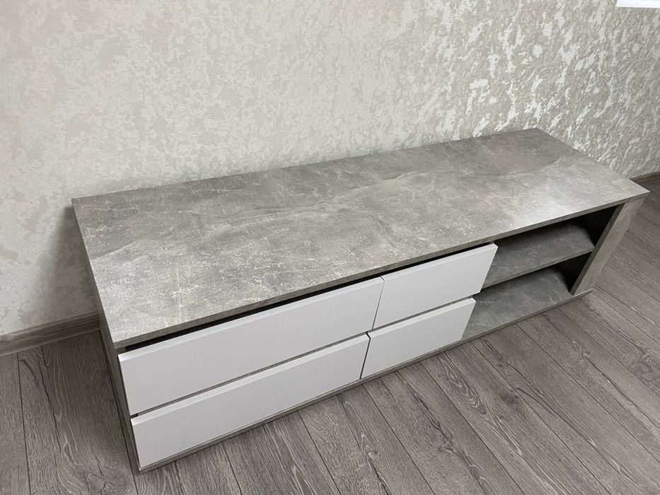 Продається нова сучасна ТВ тумба у вітальню.