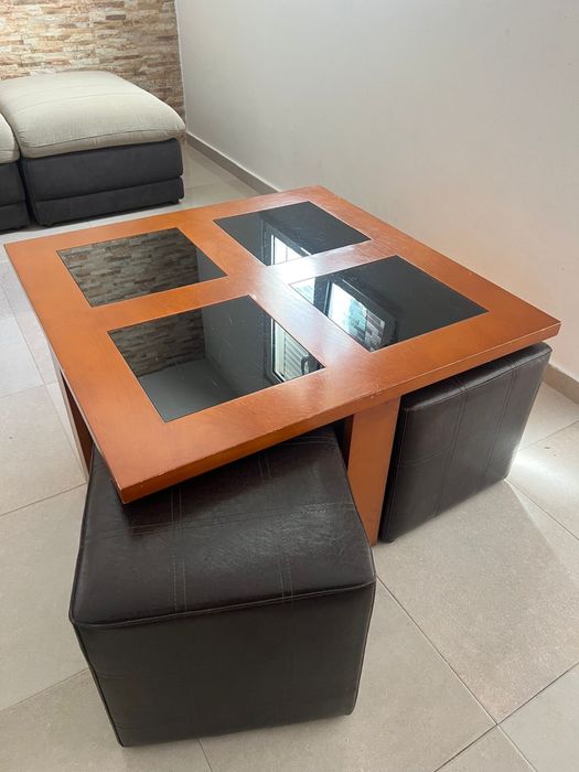 Mesa de Centro com 4 Puffs