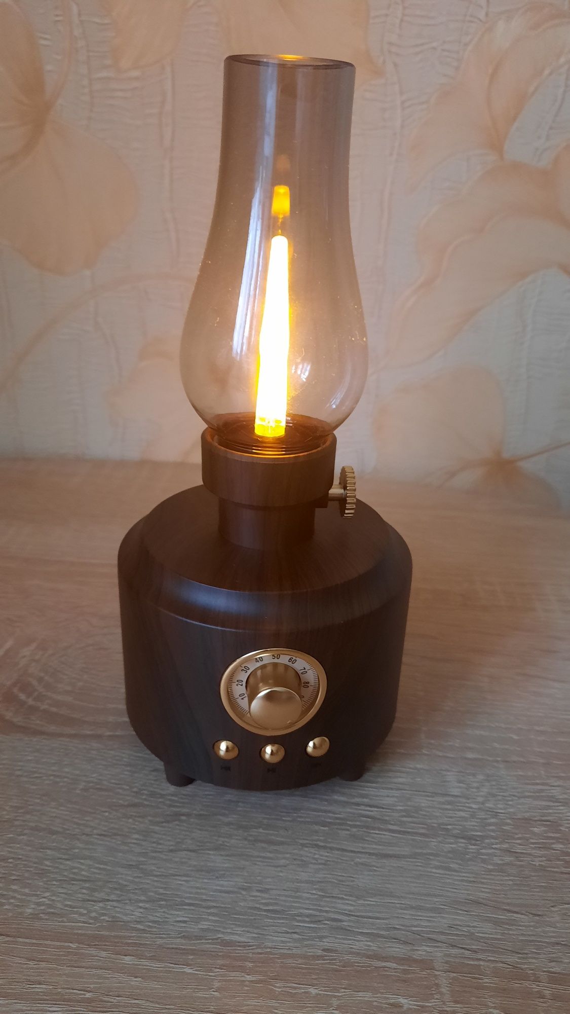 Украшение для дома Bluetooth-колонка в виде лампы.