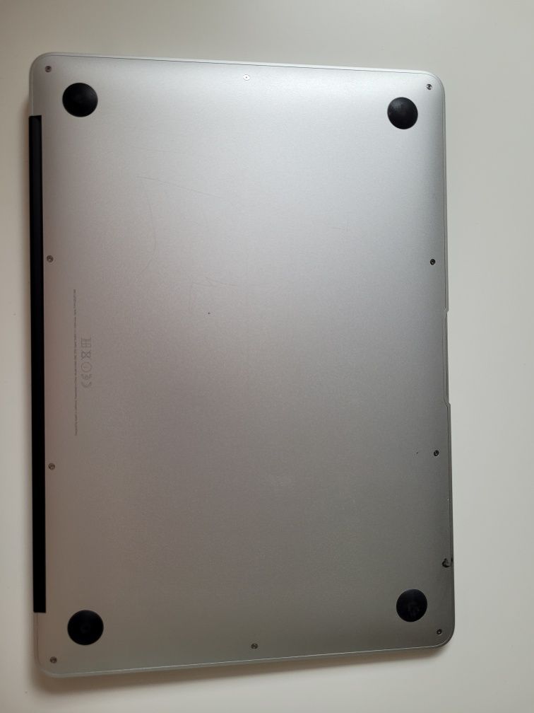Mac Book Air z 2017.