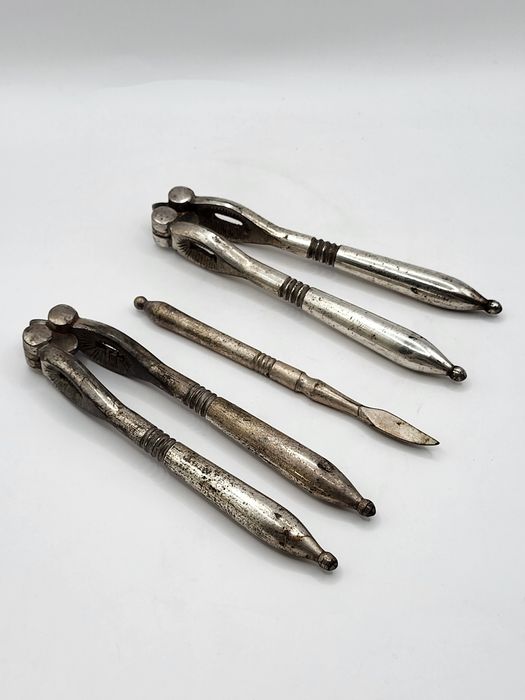 Zabytkowe dziadki do orzechów