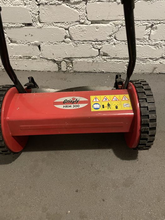 Kosiarka reczna z koszem Grizzly HRM 300