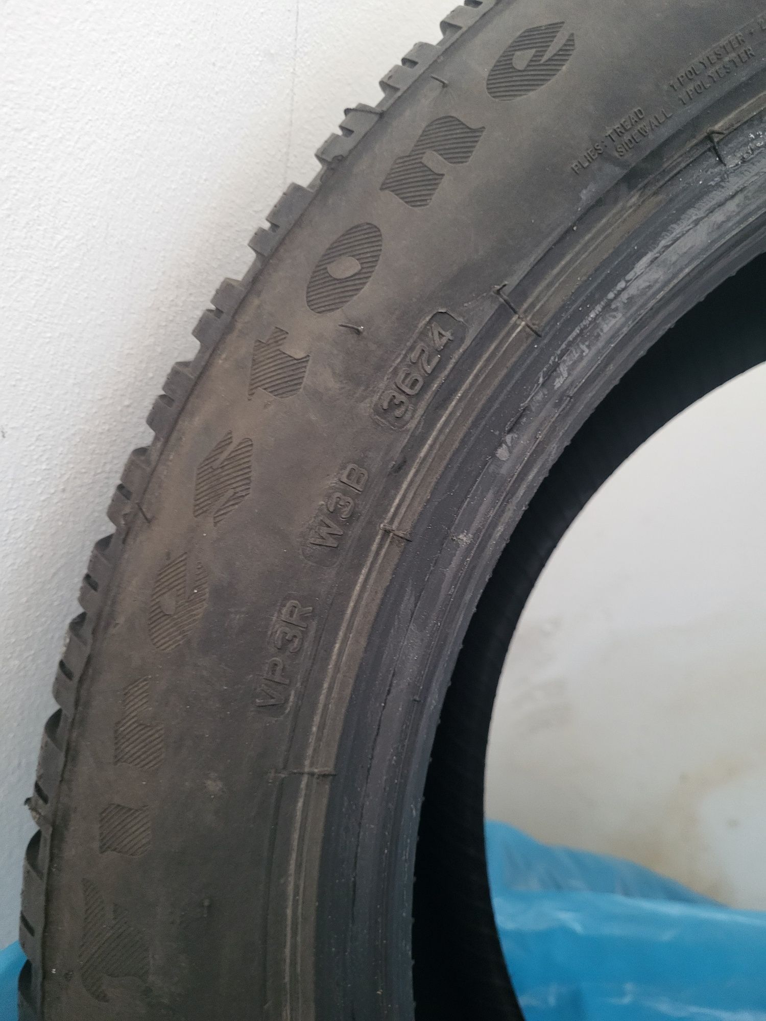 Firestone Winterhawk 4 215/55 R17